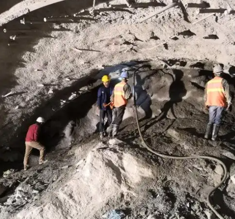 枫木镇拱顶带模注浆料的施工流程及注意事项